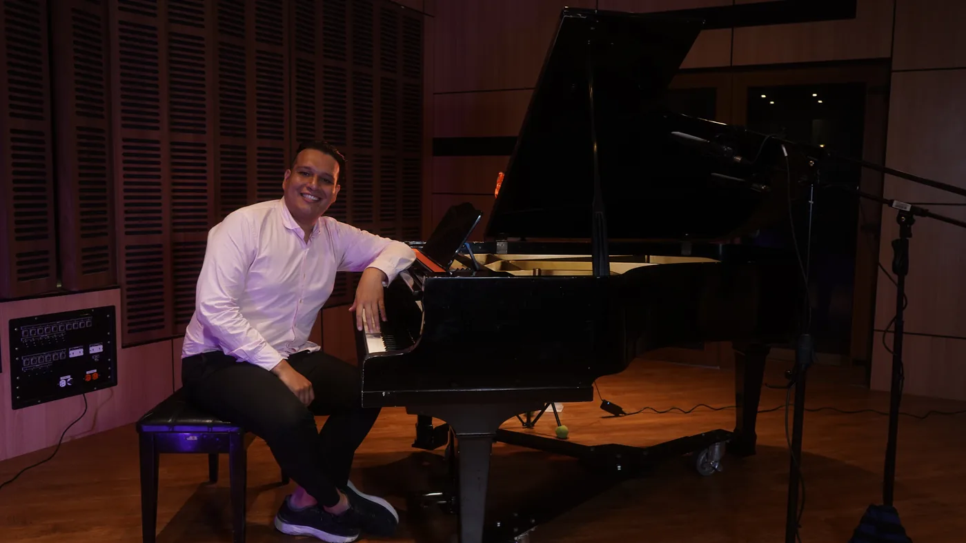 Luis Betancourt pianist at the grand piano
