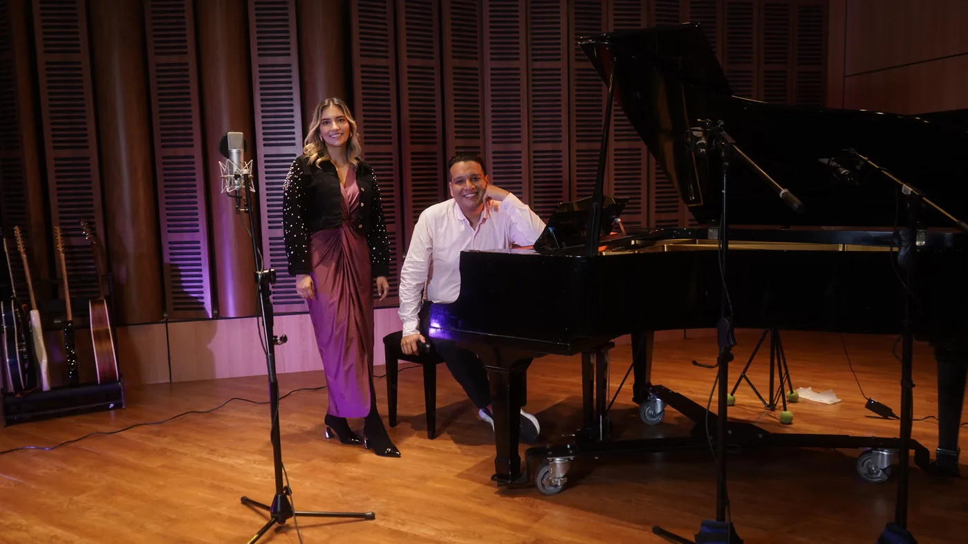 Luis Betancourt recording session with vocalist